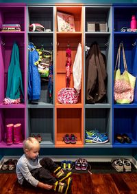 Детская цветная гардеробная комната Геленджик