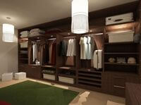 Классическая гардеробная комната из массива с подсветкой Геленджик