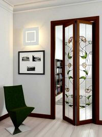 Двери гармошка с витражным декором Геленджик
