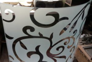 Стекло радиусное с пескоструйным рисунком для радиусных дверей Геленджик